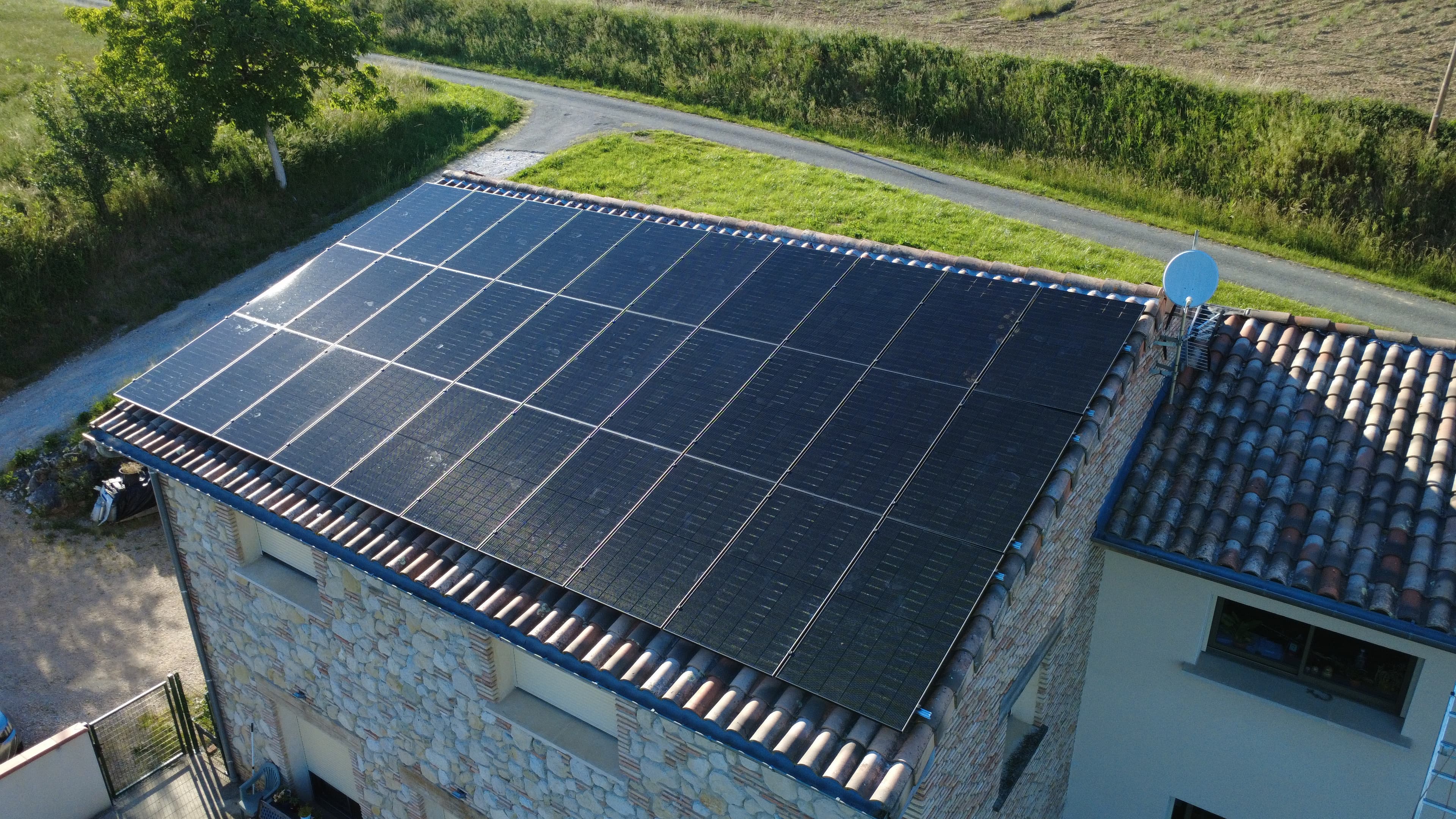 Installation photovoltaïque 2 x 15 kW en toiture - Implantation plein sud
